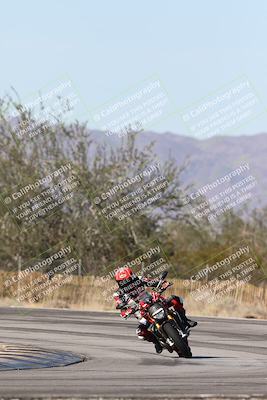 media/Dec-01-2025-Moto Forza (Mon) [[2daa91e15f]]/3-Beginner Group/Session 3 (Turn 3)/